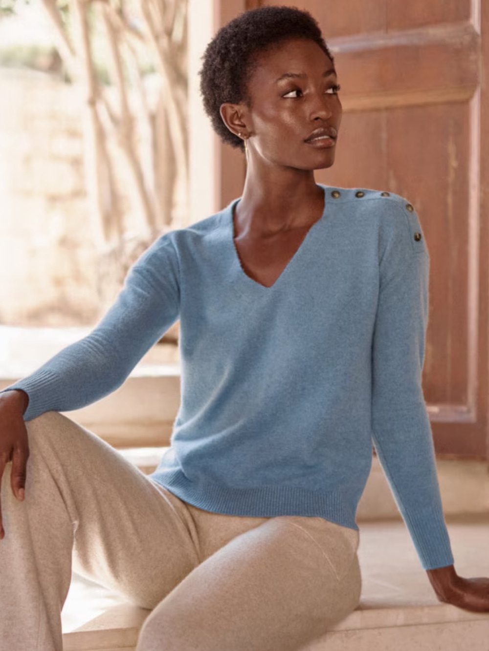 Garnet Hill Elise Light Blue V-Neck Shoulder Button detail M cashmere sweater